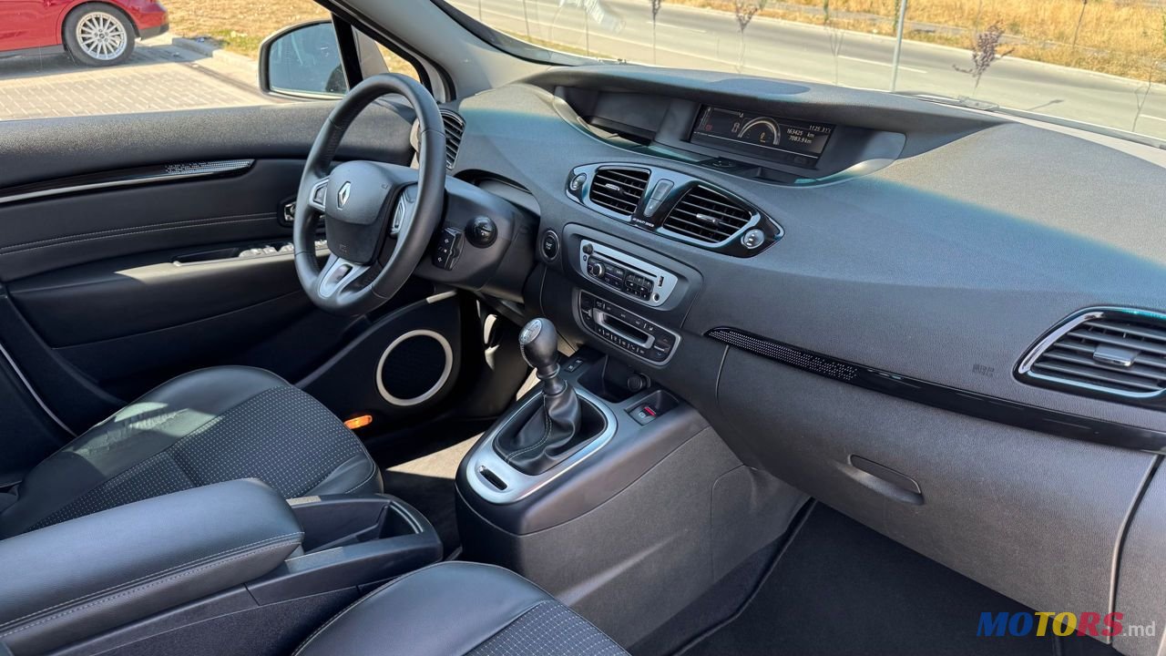 2012' Renault Grand Scenic photo #6