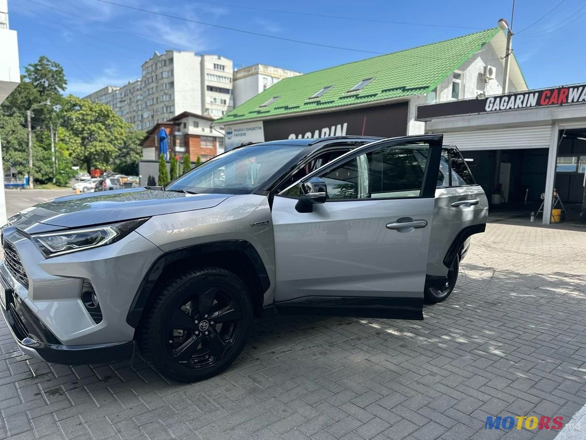 2019' Toyota RAV4 photo #4