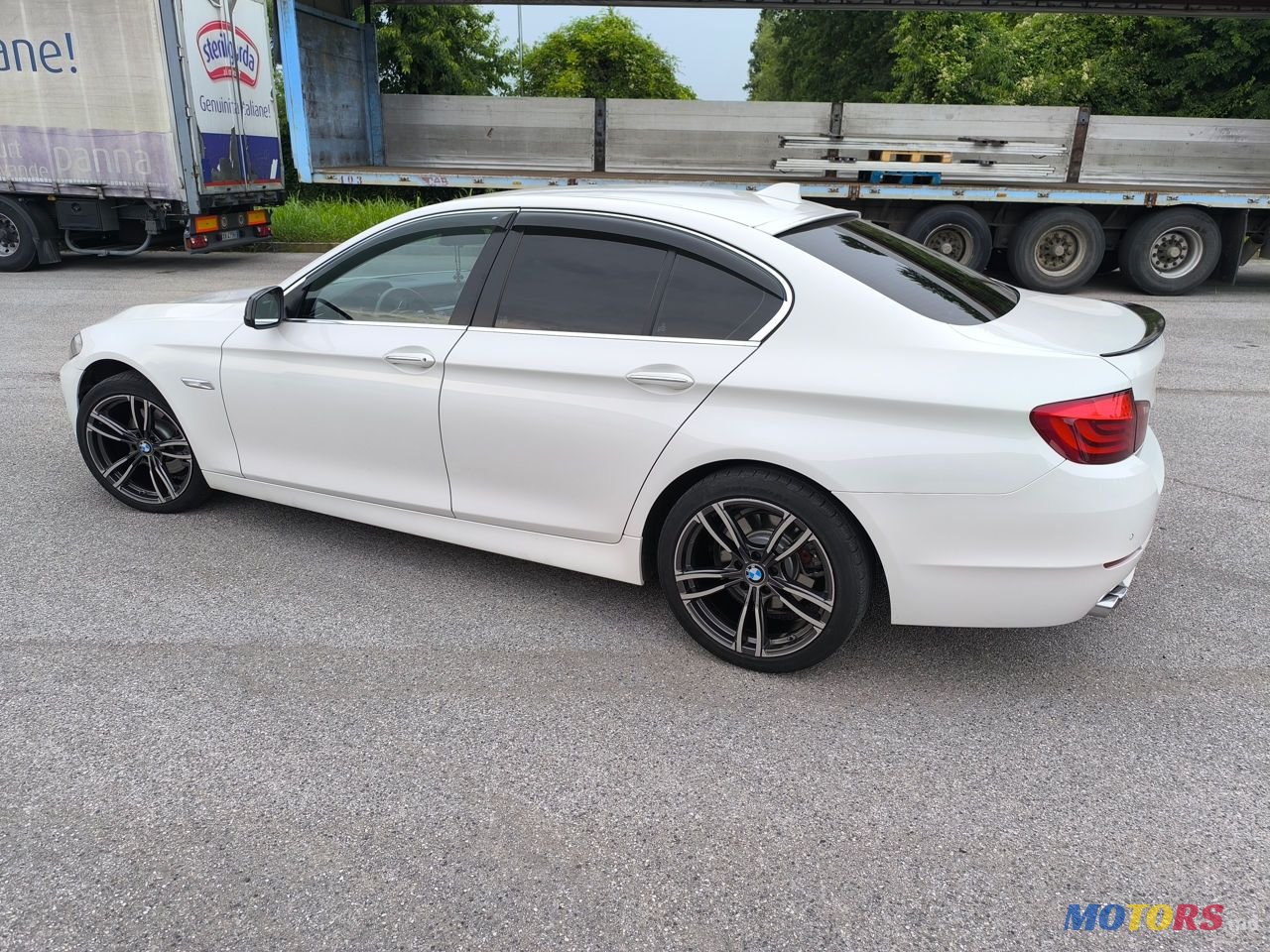 2013' BMW 5 Series photo #6