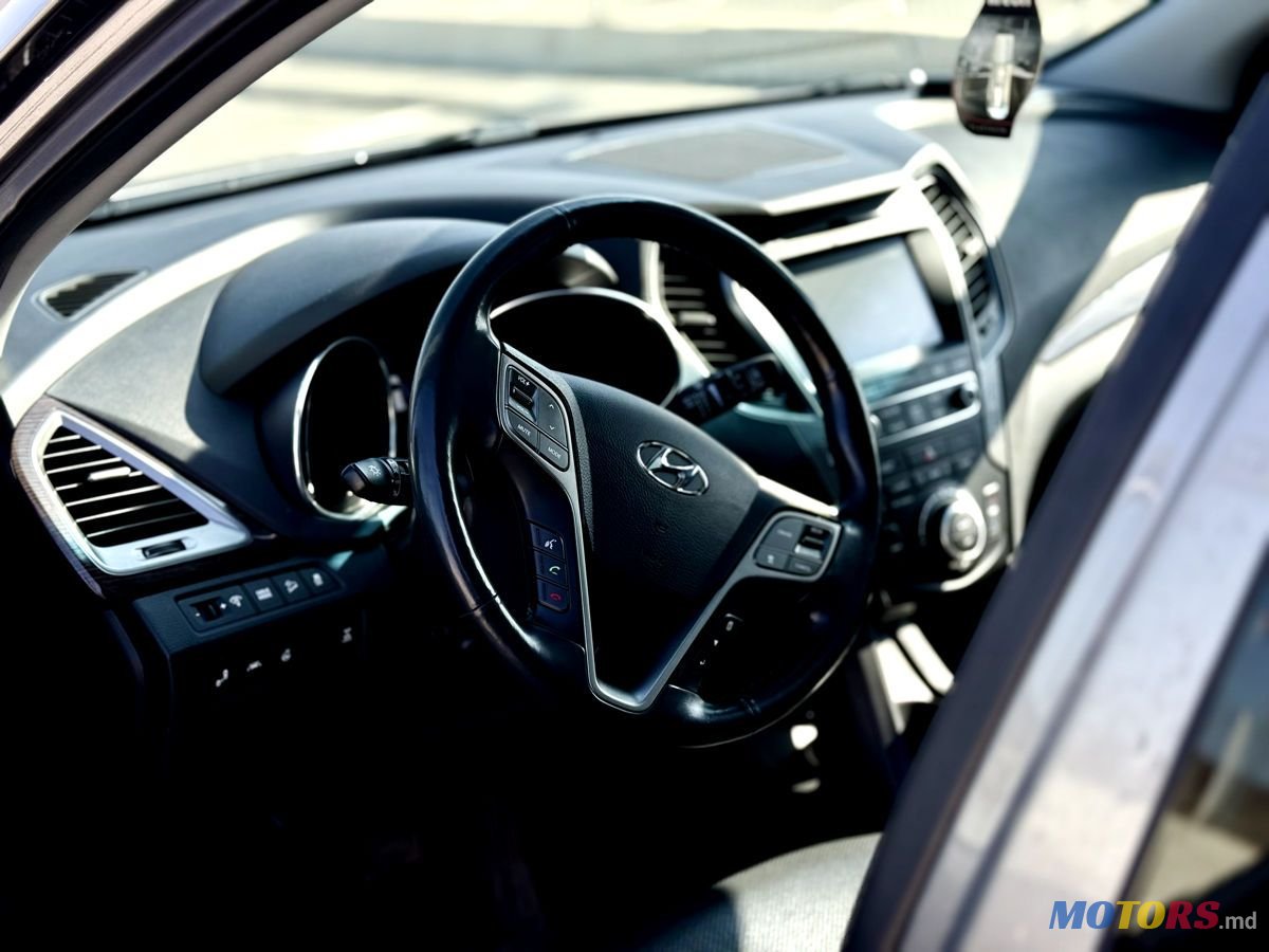 2017' Hyundai Santa Fe photo #5