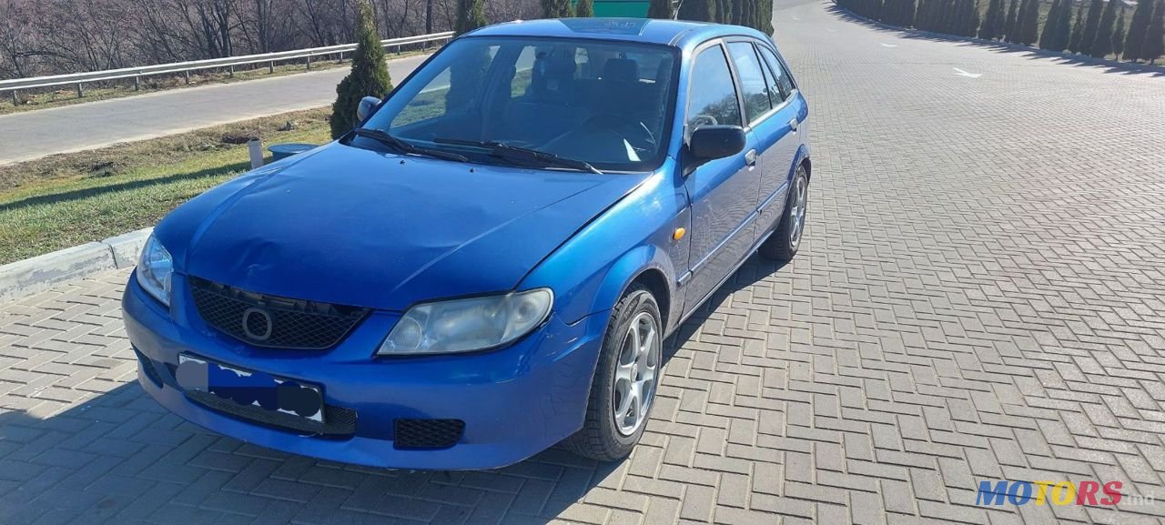 2001' Mazda 323 photo #1