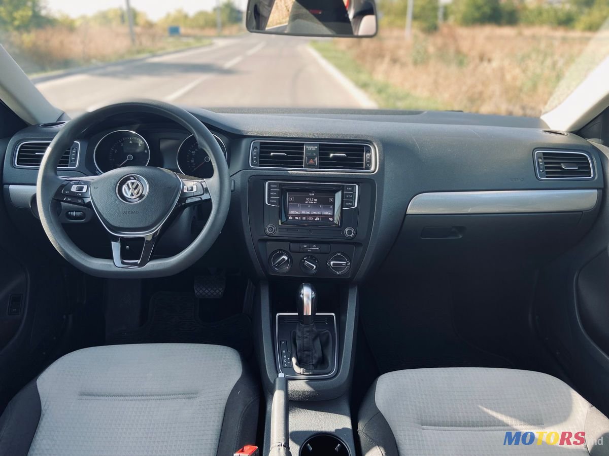 2016' Volkswagen Jetta photo #4