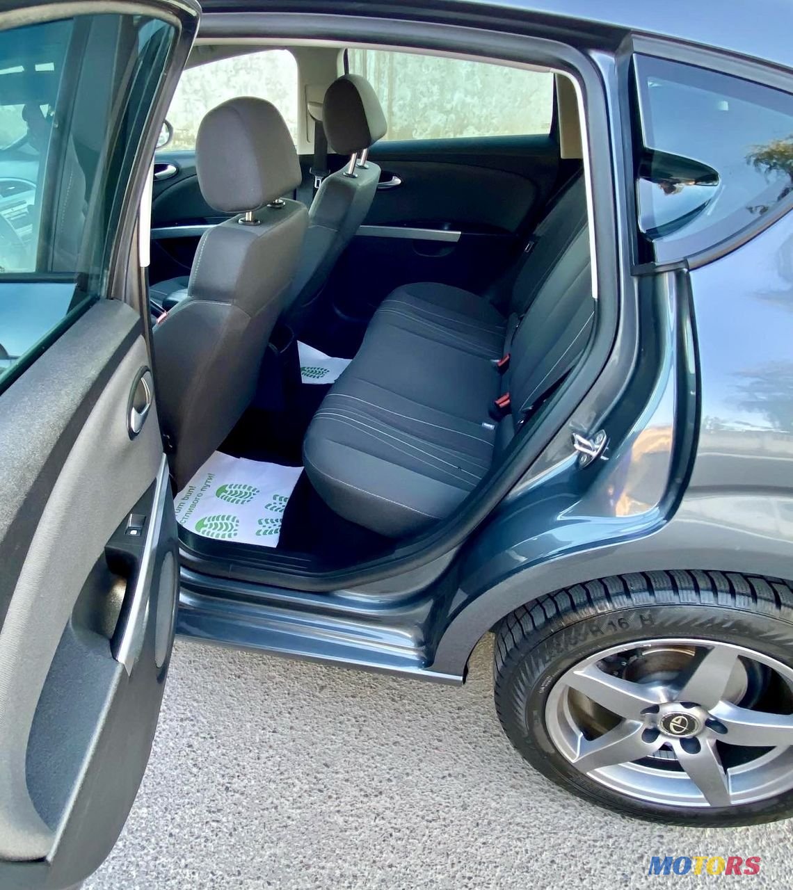 2011' SEAT Leon photo #2