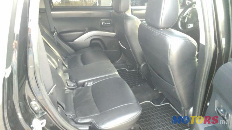 2008' Mitsubishi Outlander photo #4