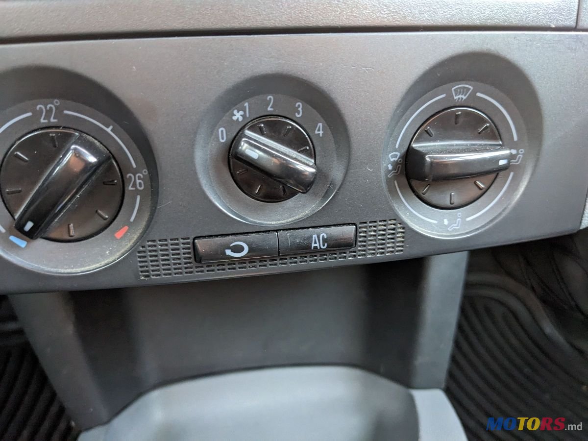 2002' Skoda Fabia photo #3