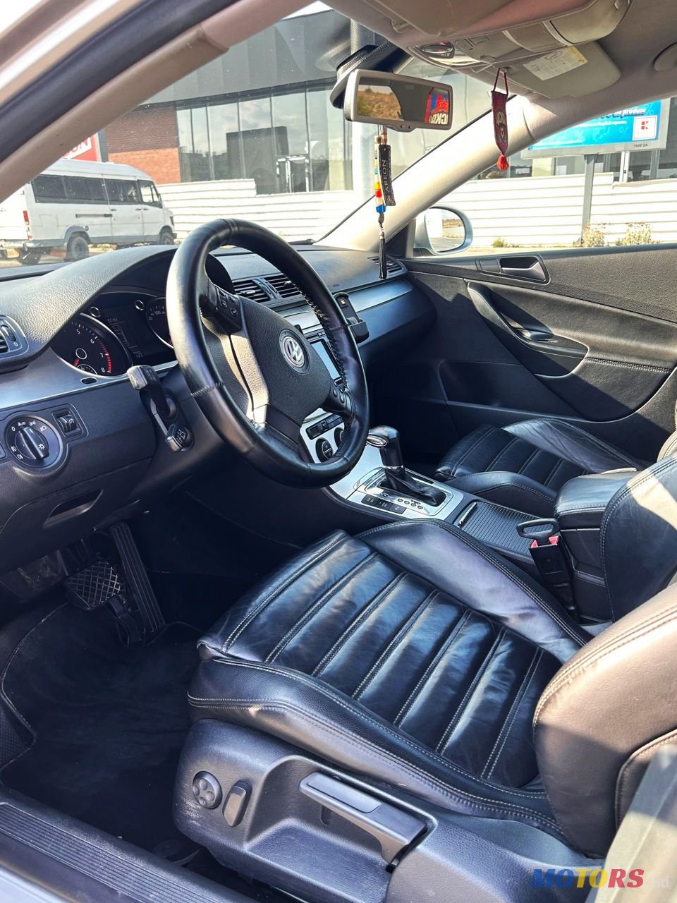 2008' Volkswagen Passat photo #4