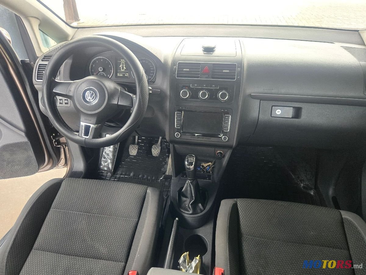2010' Volkswagen Touran photo #4