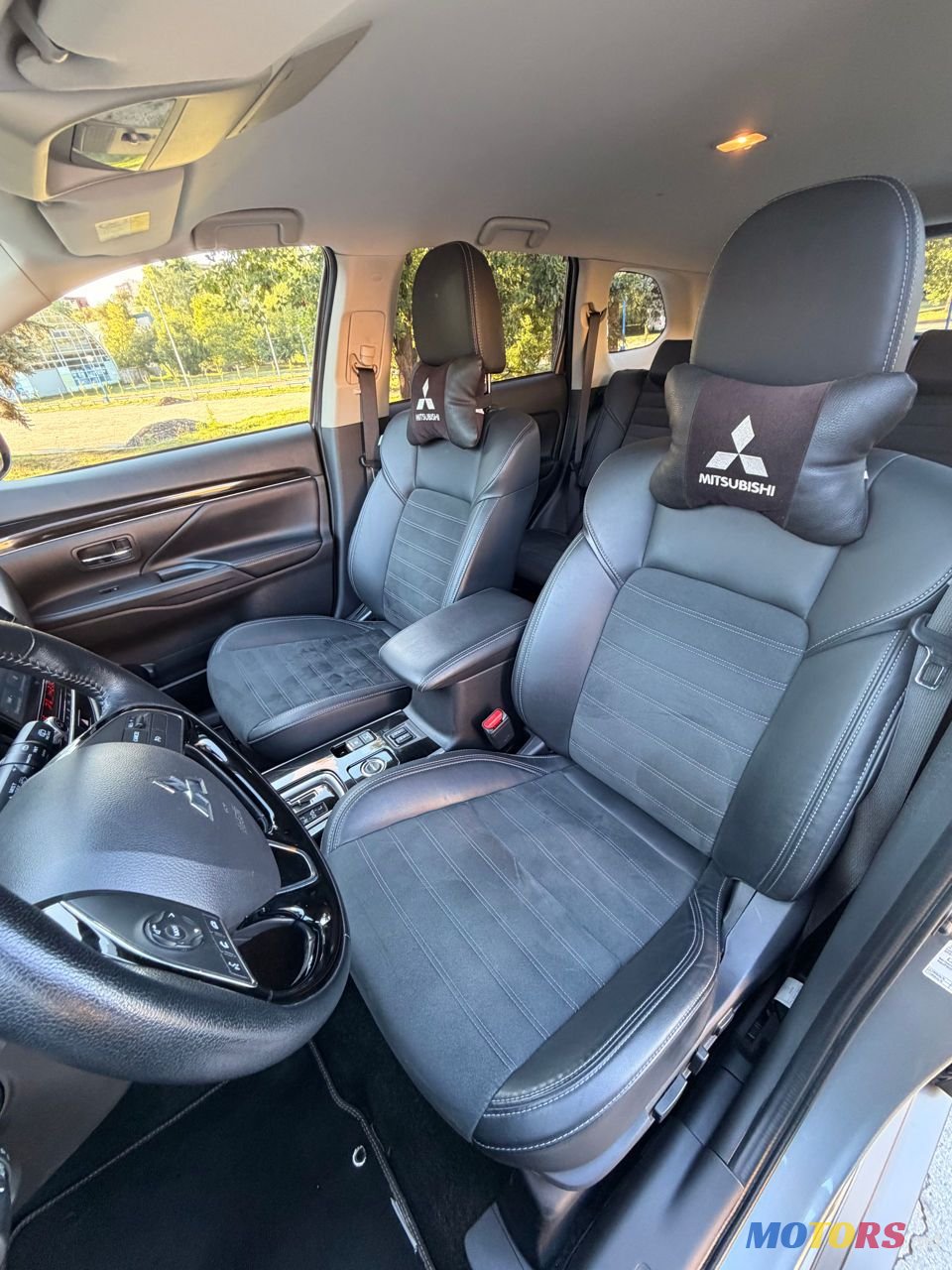 2023' Mitsubishi Outlander photo #6