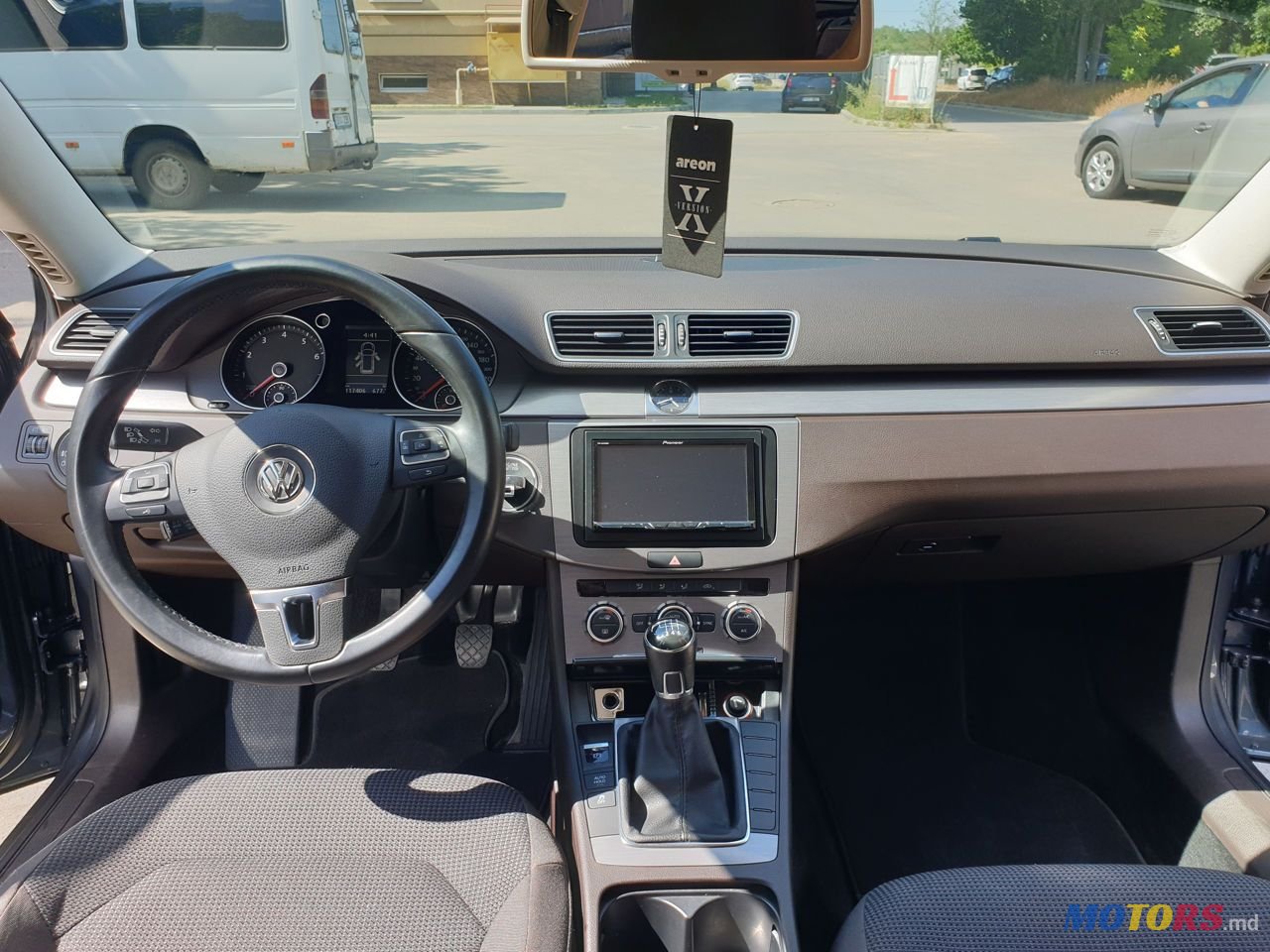 2013' Volkswagen Passat photo #6