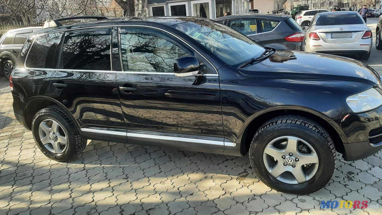 2004' Volkswagen Touareg photo #1