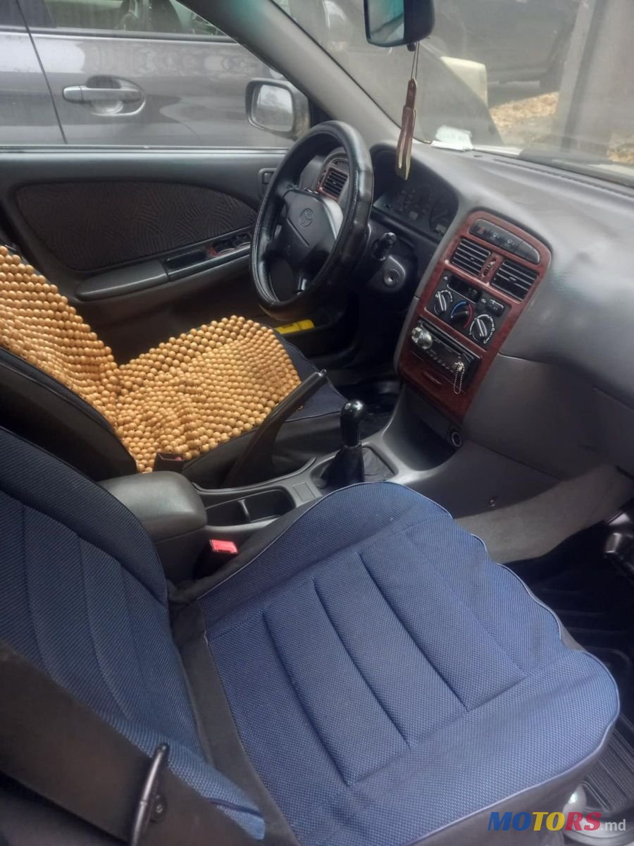 1998' Toyota Avensis photo #1