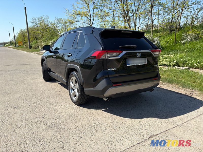 2019' Toyota RAV4 photo #2