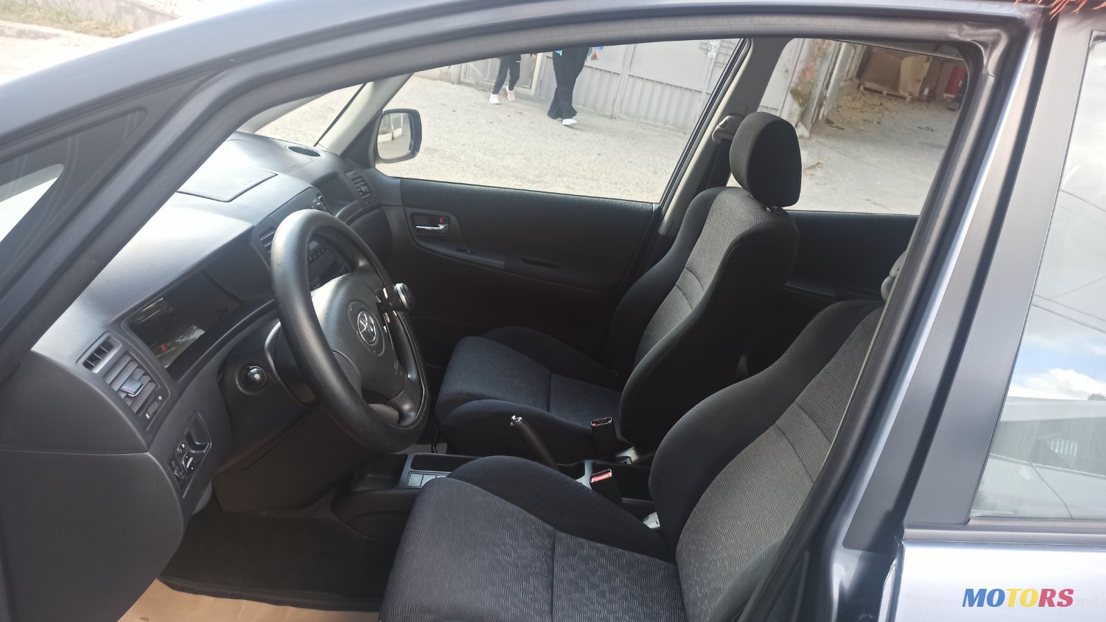 2003' Toyota Corolla Verso photo #2