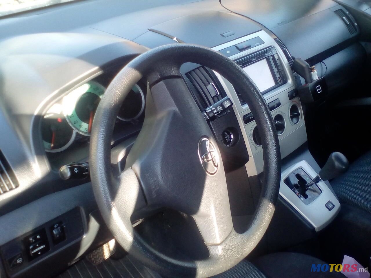 2004' Toyota Corolla Verso photo #6