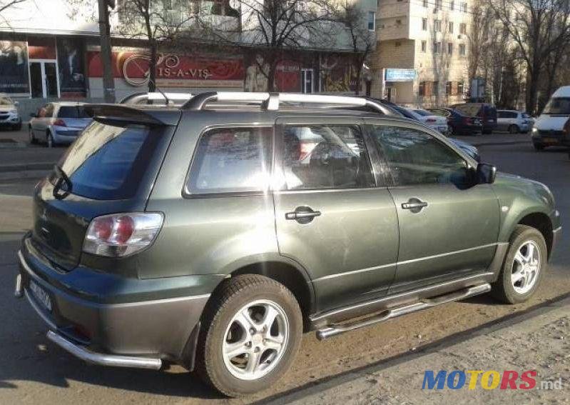 2004' Mitsubishi Outlander photo #2