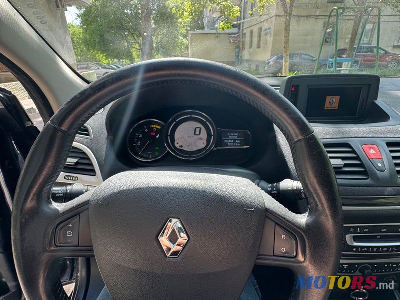 2011' Renault Megane photo #5