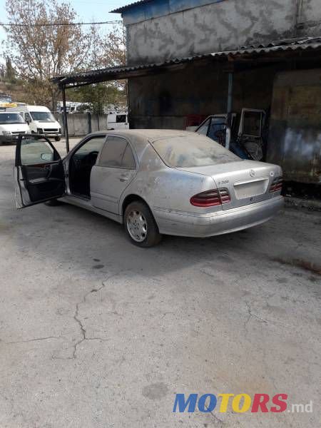 2002' Mercedes-Benz E photo #1