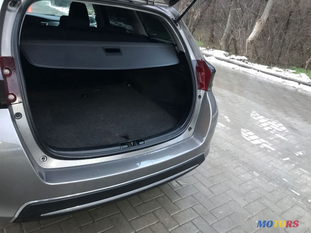 2015' Toyota Auris photo #5