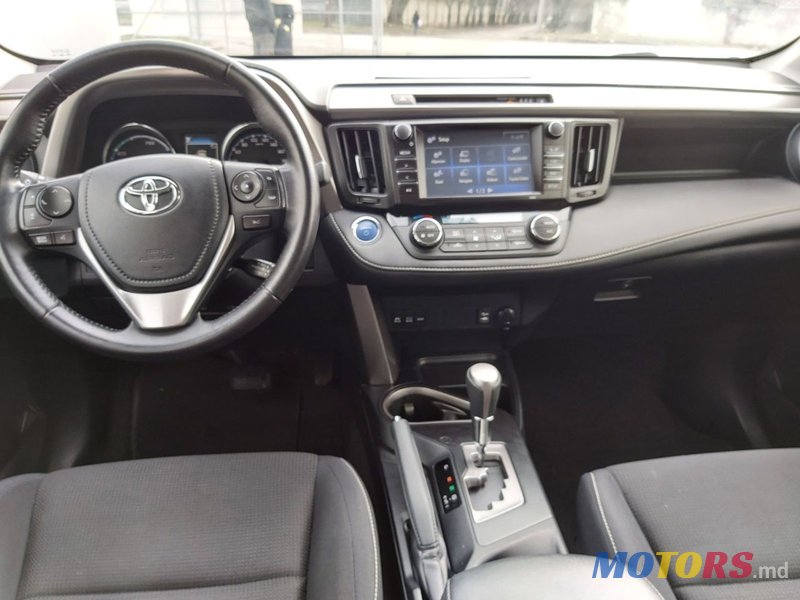 2016' Toyota RAV4 photo #6