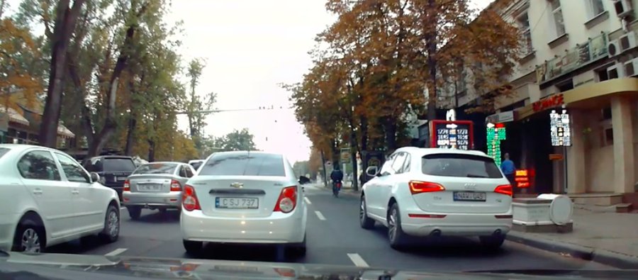 Un şofer a fugit de un poliţist pe bicicletă chiar în centrul Chişinăului! Cum şi unde s-a întâmplat totul