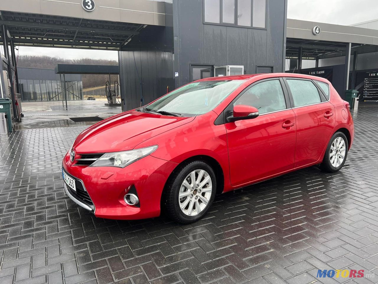 2013' Toyota Auris photo #3