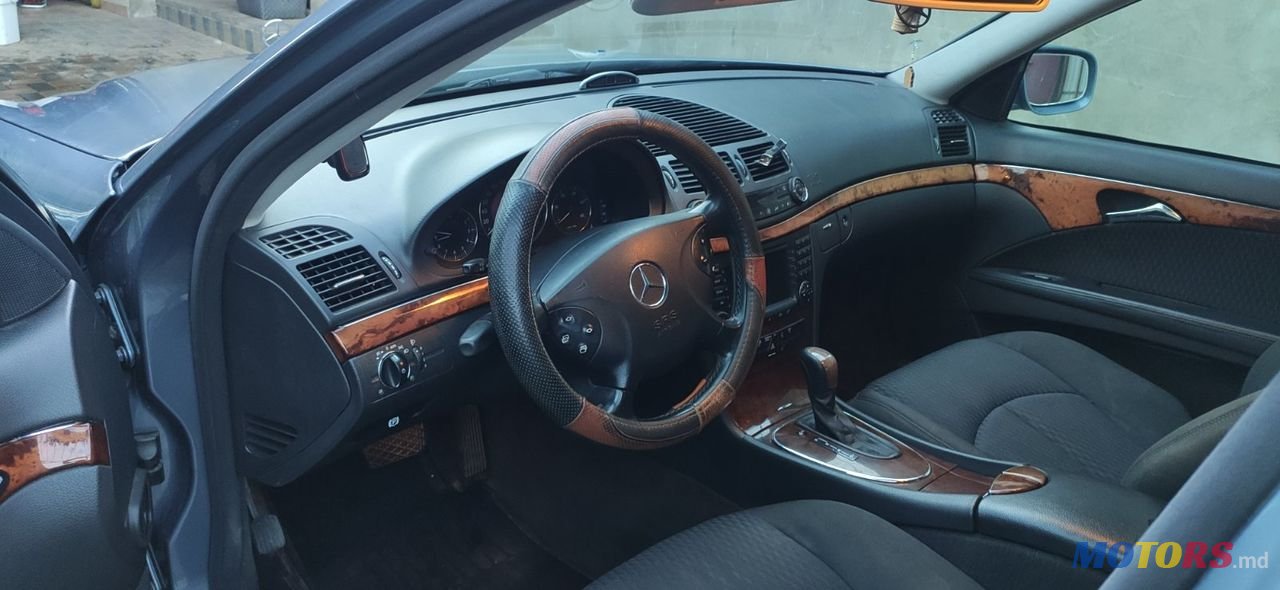 2004' Mercedes-Benz E Класс photo #2