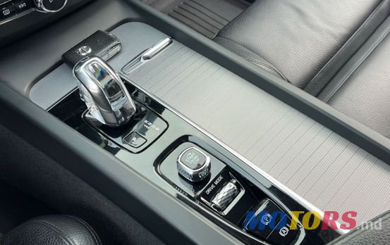 2018' Volvo XC60 photo #4