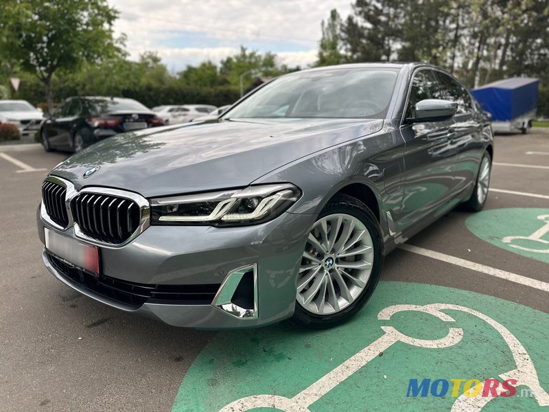 2021' BMW 5 Series photo #1