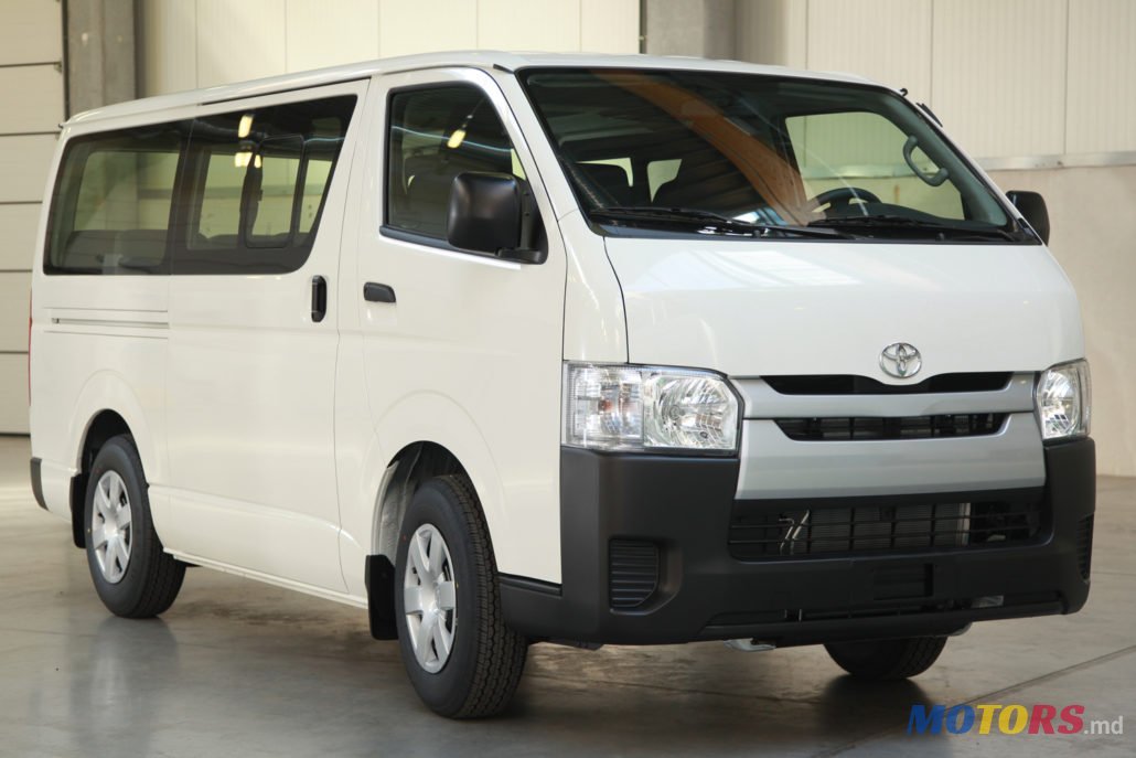2015' Toyota Hiace photo #1