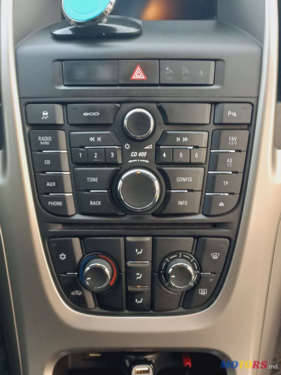 2012' Opel Astra photo #4