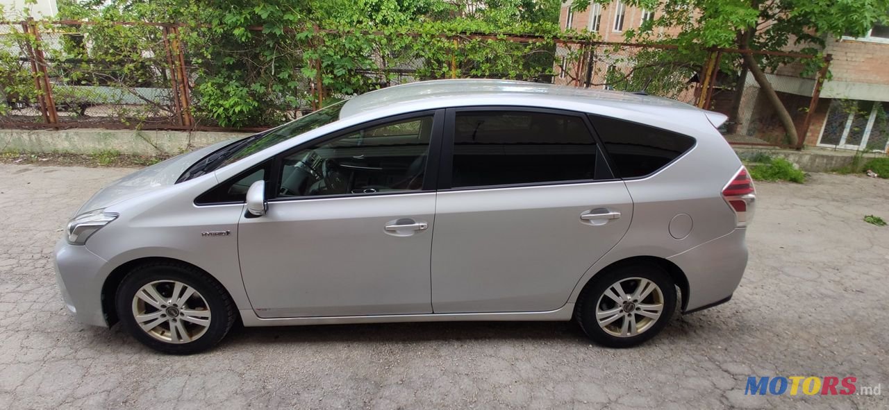 2015' Toyota Prius + photo #3