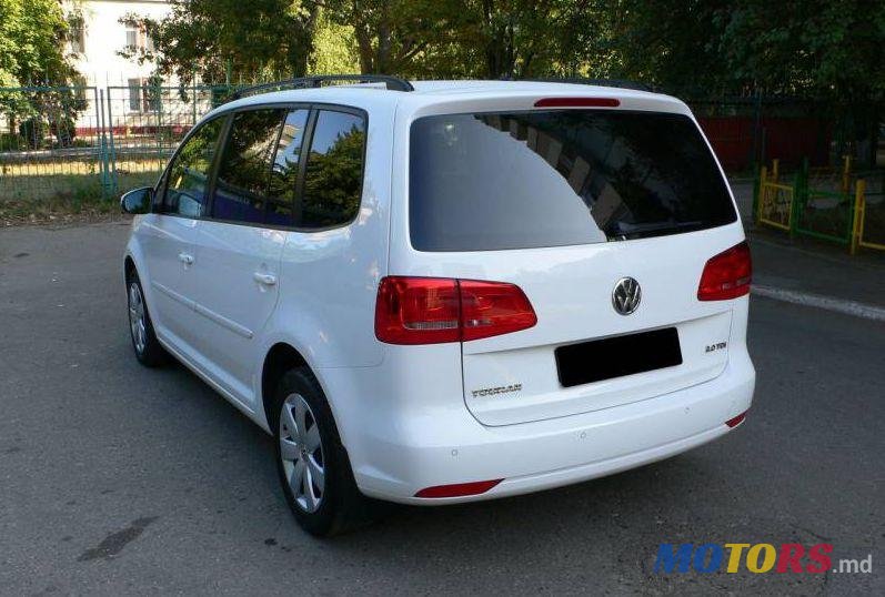 2011' Volkswagen Touran photo #1