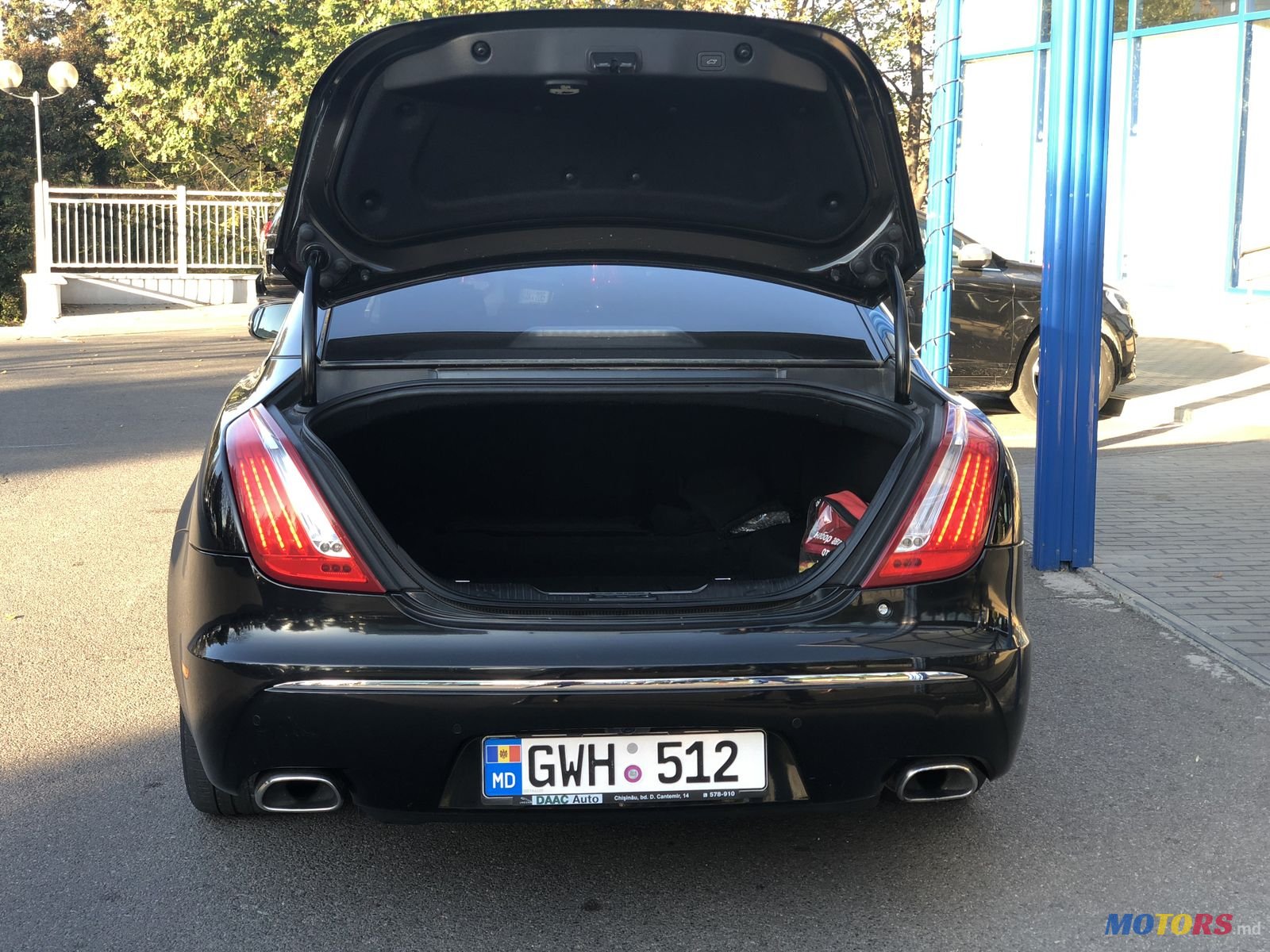 2012' Jaguar XJL photo #6