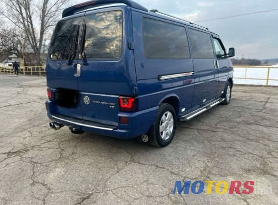 2002' Volkswagen Transporter photo #2