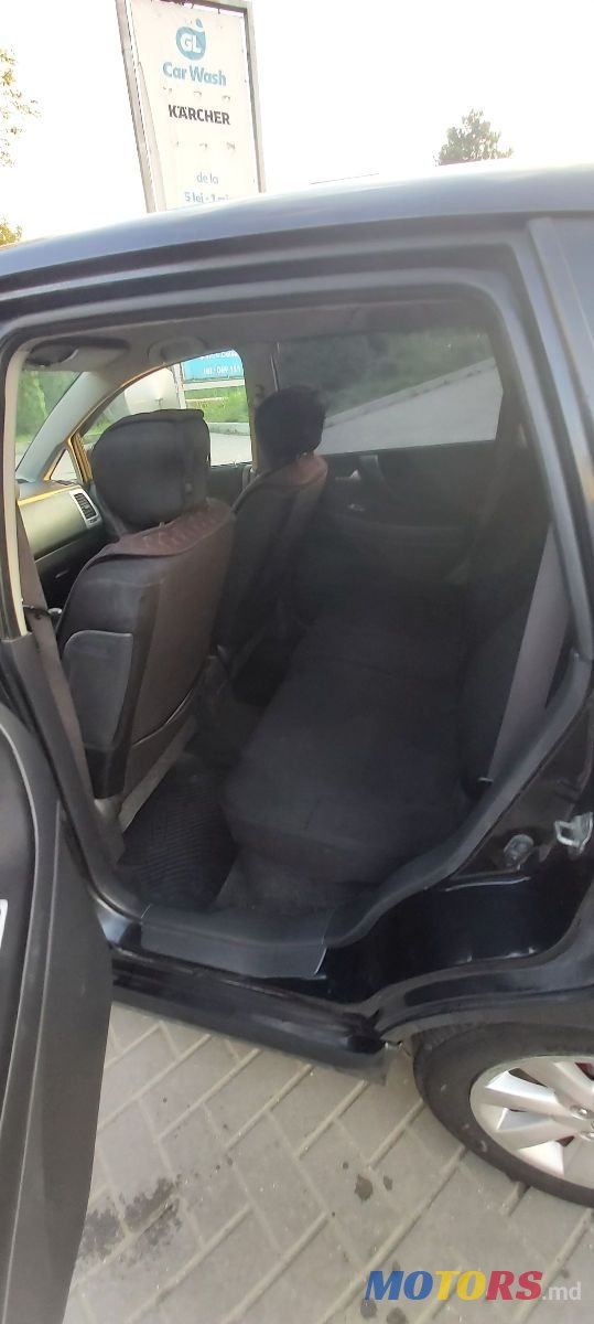 2004' Suzuki Liana photo #4