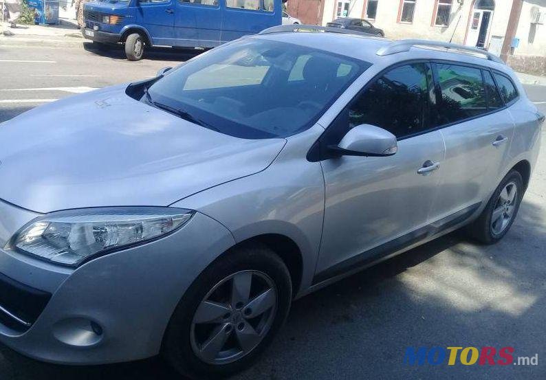 2011' Renault Megane photo #2