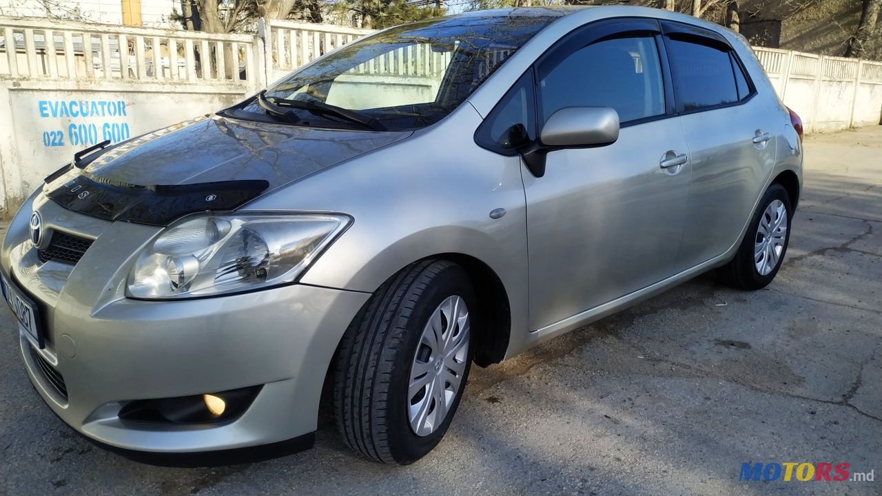 2007' Toyota Auris photo #2