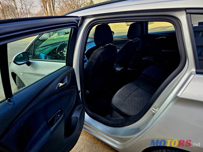 2016' Opel Astra photo #6