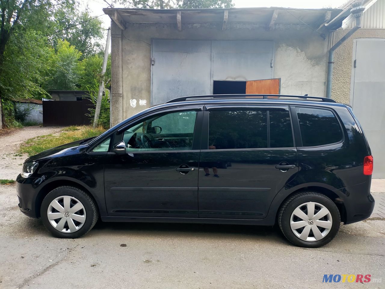 2013' Volkswagen Touran photo #2