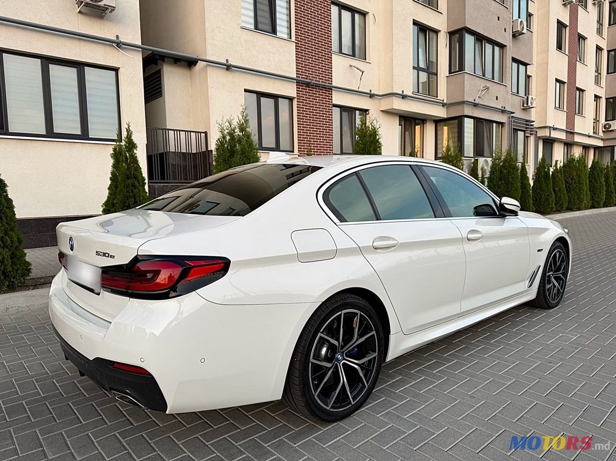 2022' BMW 5 Series photo #3