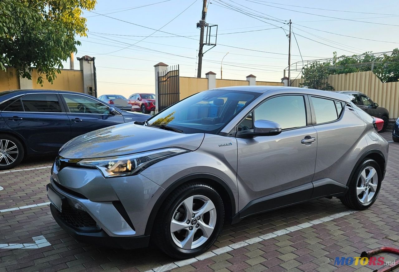 2017' Toyota C-HR photo #3
