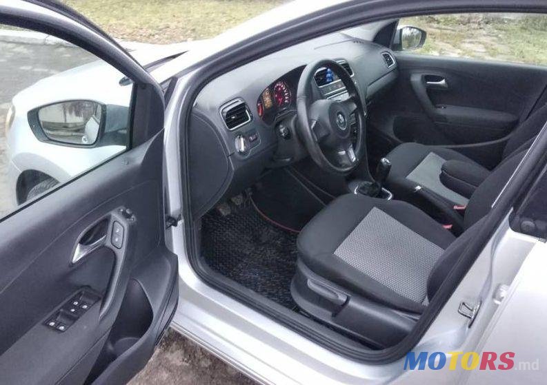 2010' Volkswagen Polo photo #5