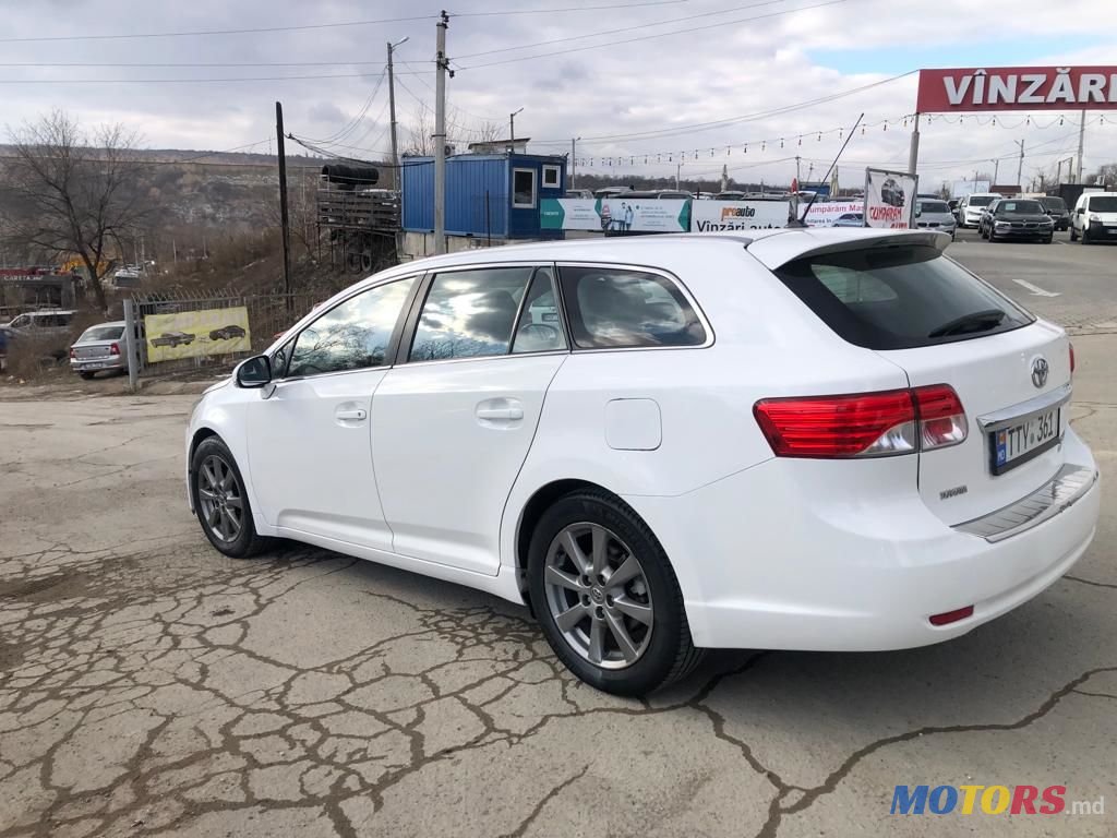 2013' Toyota Avensis photo #4