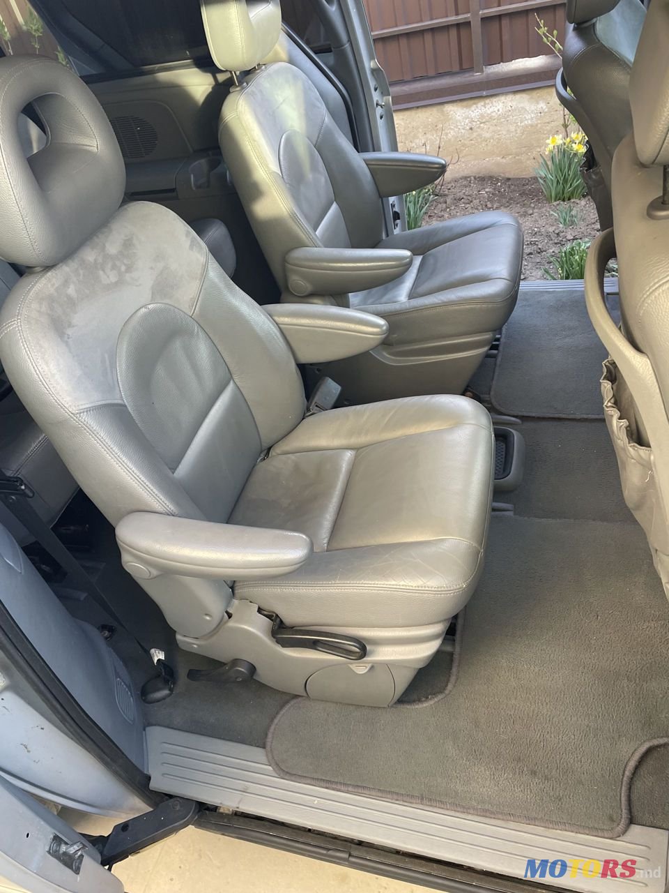 2005' Chrysler Grand Voyager photo #3