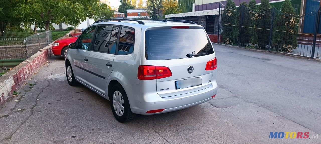 2013' Volkswagen Touran photo #5