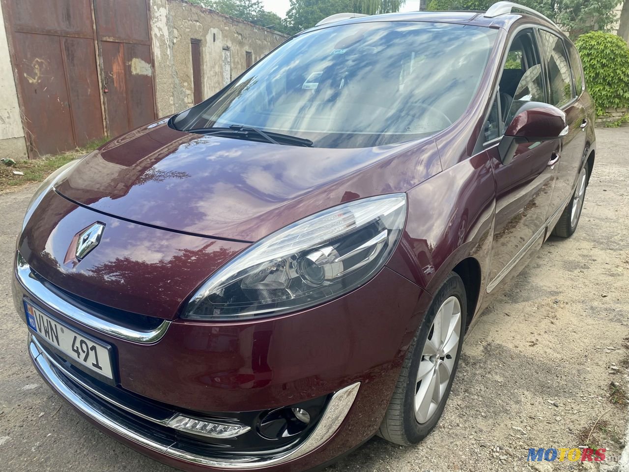 2013' Renault Grand Scenic photo #1