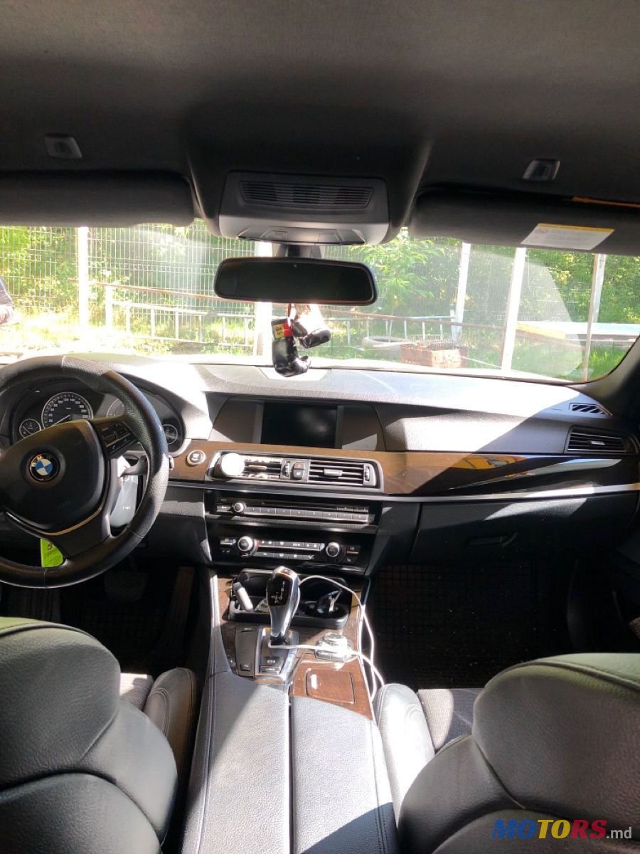 2011' BMW 5 Series photo #4