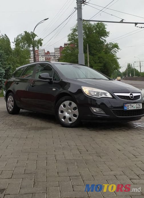 2012' Opel Astra photo #1