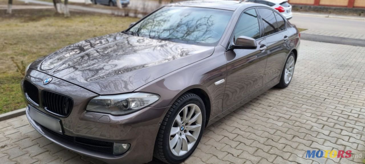 2011' BMW 5 Series photo #1