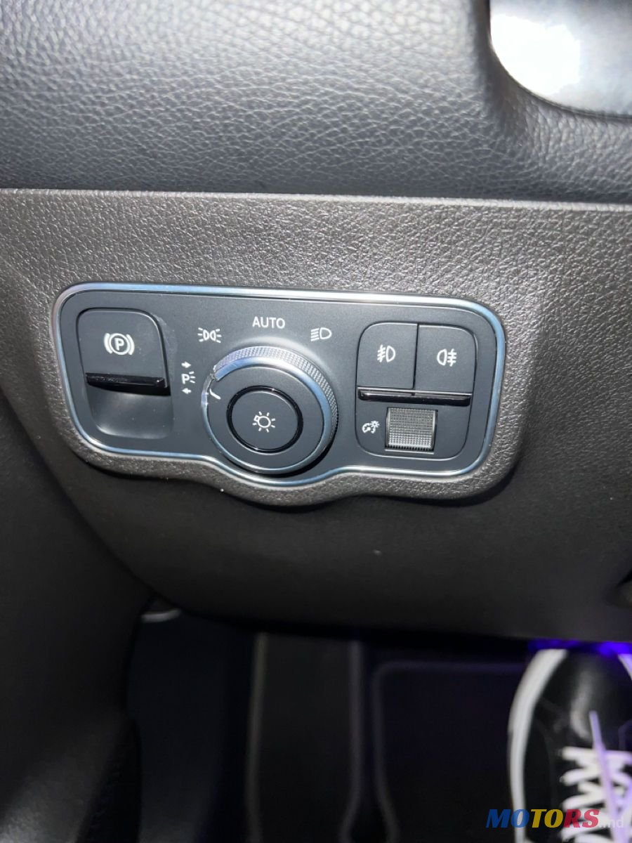 2021' Mercedes-Benz GLB photo #6